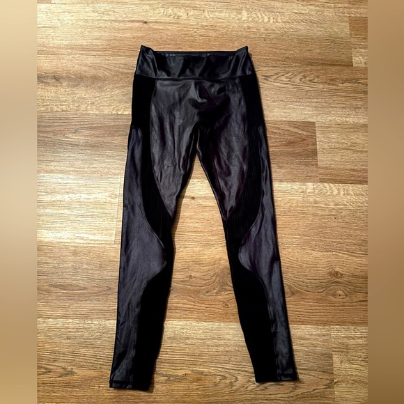 Fabletics Leggings — size small - Picture 1 of 4